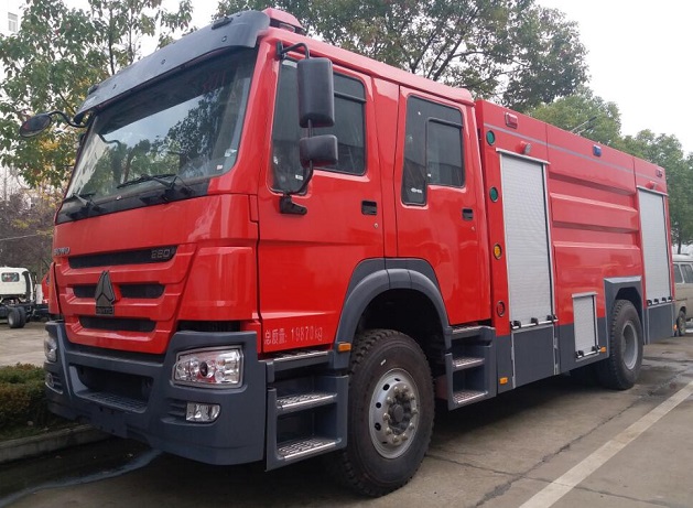 重汽8噸水罐消防車(國(guó)五)