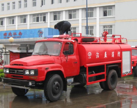 東風(fēng)140消防灑水車